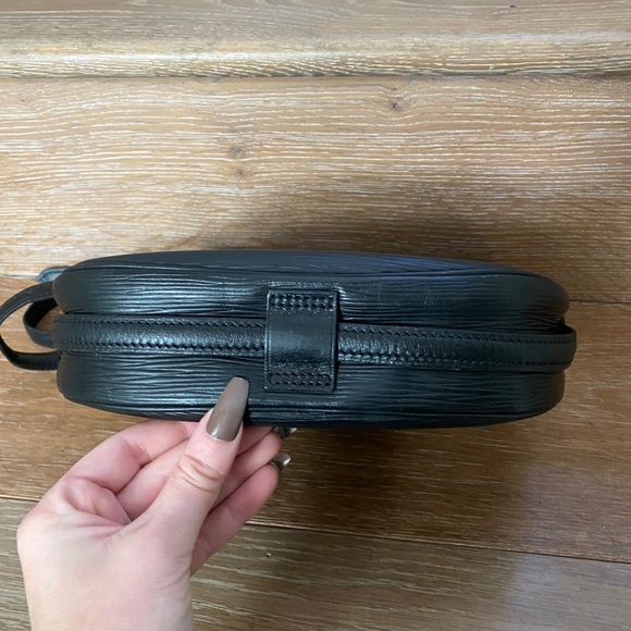 Authentic Louis Vuitton crossbody ❌SOLD❌ - Picture 8 of 16